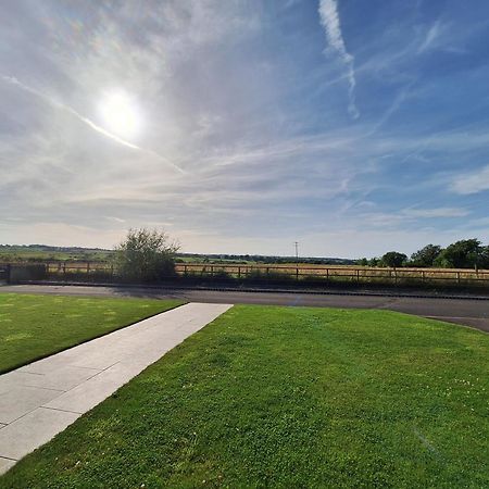 Lanarkshire Apartment- Views- Sleeps 4- Balcony 拉克霍尔 外观 照片