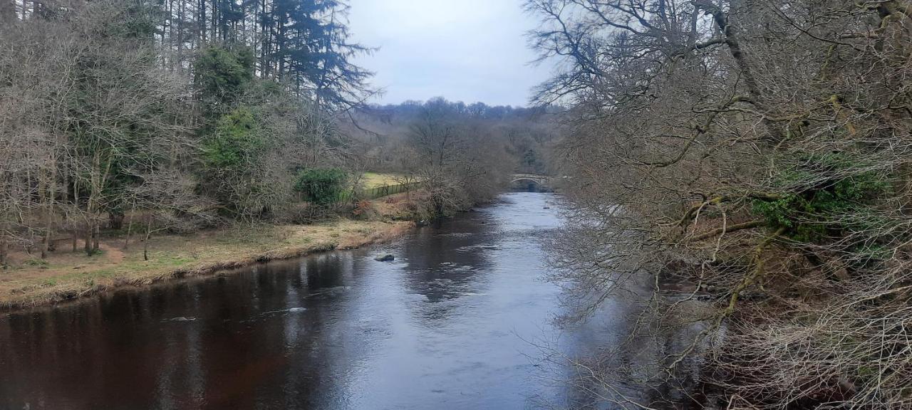 Lanarkshire Apartment- Views- Sleeps 4- Balcony 拉克霍尔 外观 照片